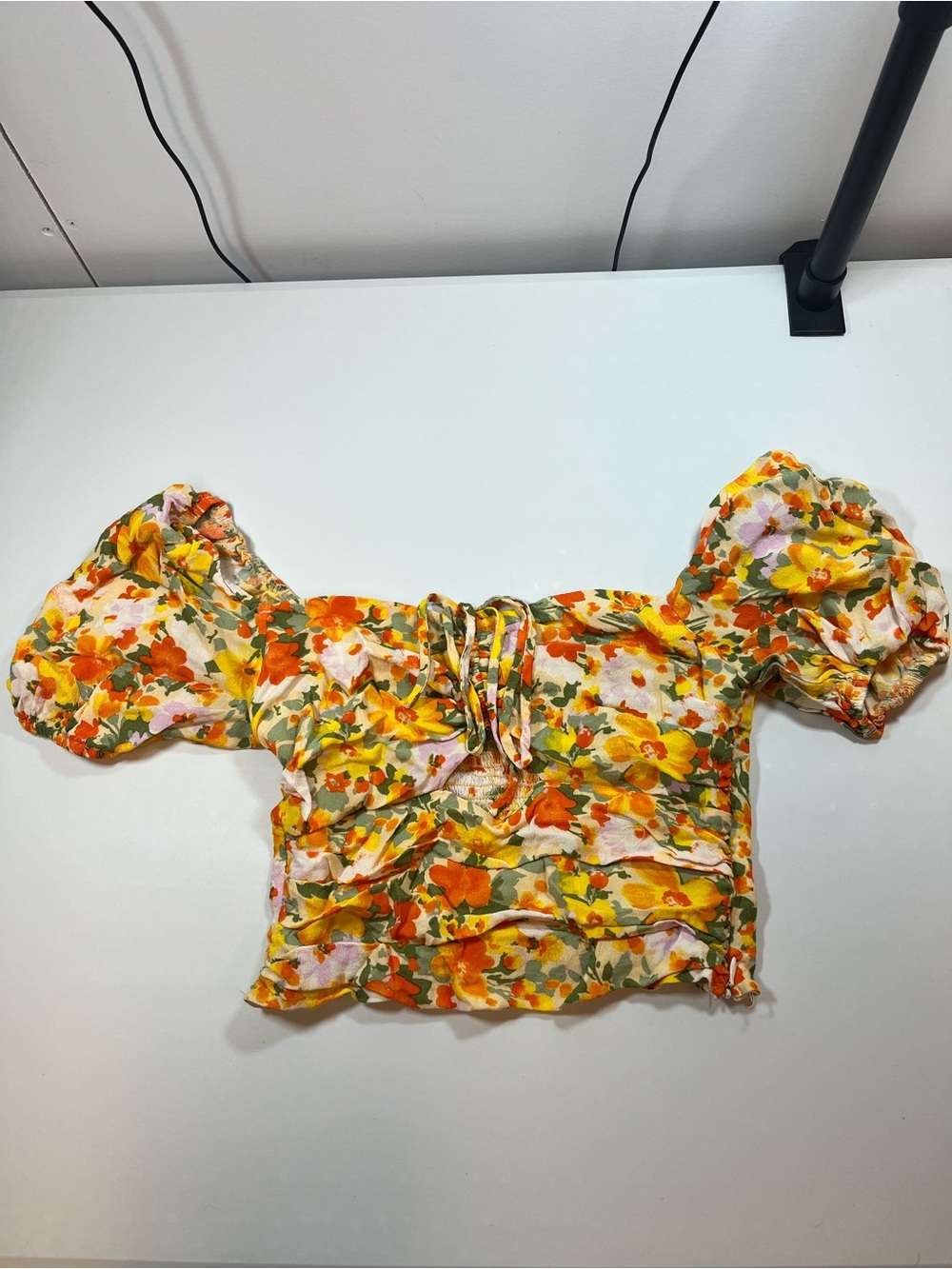 ASTR The Label Orange Lilac Floral Ruched Puff Sleeve Top M